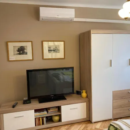 Napraforgo Apartman *